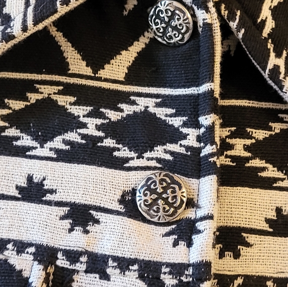 Flashback large black and white Aztec print cropped jacket - Picture 6 of 7